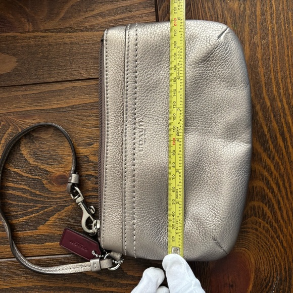 Coach Women's Leather 2-way Wristlet Clutch Bag Metallic Silver - Picture 7 of 7